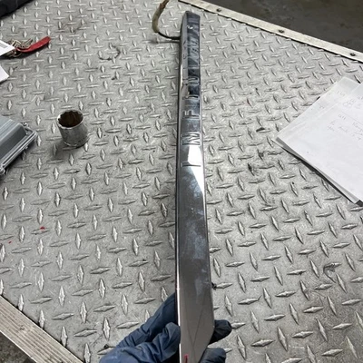 Infiniti FX50 2009-2013 puerta levadiza puerta trasera - moldura superior OEM 908101CJ0A BS1 Foto 1 de 4