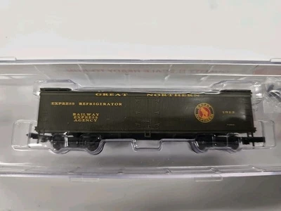 Roundhouse Trains N Scale Great Northern 1915, 50' Express Reefer Item 82903 - Image 1 of 2