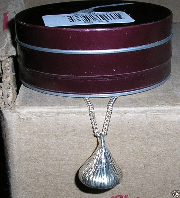  COLAR HERSHEY'S KISSES 18 POLEGADAS COM LATA beijo cor PRATA gota HERSHEY - Imagem 1 de 1