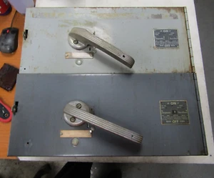 💥ITE 200 AMP FUSIBLE VACU-BREAK SWITCH 250 VAC 1 PHASE 2 POLE V7E2204LM - Picture 1 of 12