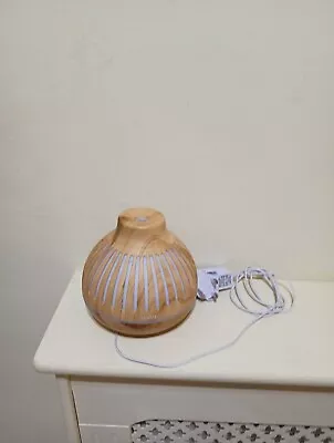 Diffusore Aromaterapia 24V Uramaz Usato Effetto Legno Altezza 18cm - Immagine 1 di 4
