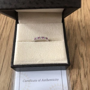 Fede Nuziale ANGARA Mezza Eternità 7 Pietre Zaffiro Rosa e Diamanti Oro Bianco 14K - Foto 1 di 9