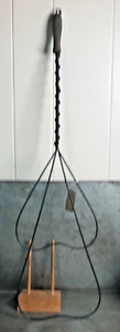 New Antique Style Heart Rug Beater Pillow Fluff w/Wood Handle &Twisted Wire 31" - Picture 1 of 8
