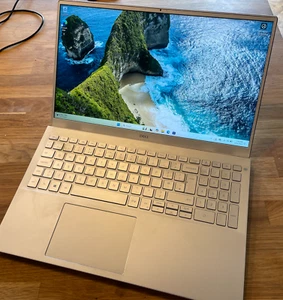 Dell Inspiron 5502 15" Laptop - Intel Core i7 - 8GB Ram - 128GB SSD - Bild 1 von 4