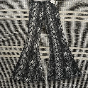 Eye Candy Größe Medium schwarz & grau extra stretchige Leggings extra Glockenboden neu mit Etikett - Bild 1 von 5
