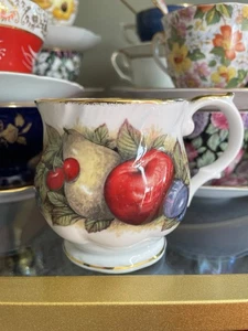Queen's Fine Bone China Antique Fruit Footed 6oz Teacup Mug England - Bild 1 von 8