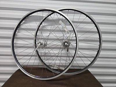 Conjunto de rodas 26" Mavic 221 com cubo traseiro Deore Xt, ambos os cubos para rotores Amp Research. - Imagem 1 de 4