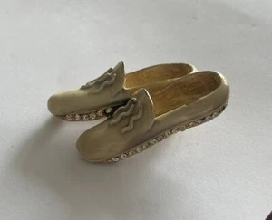 My Fair Lady Collection Slippers/Shoes Pin Brooch Gold Plated With Enamel R 9010 - Picture 1 of 4
