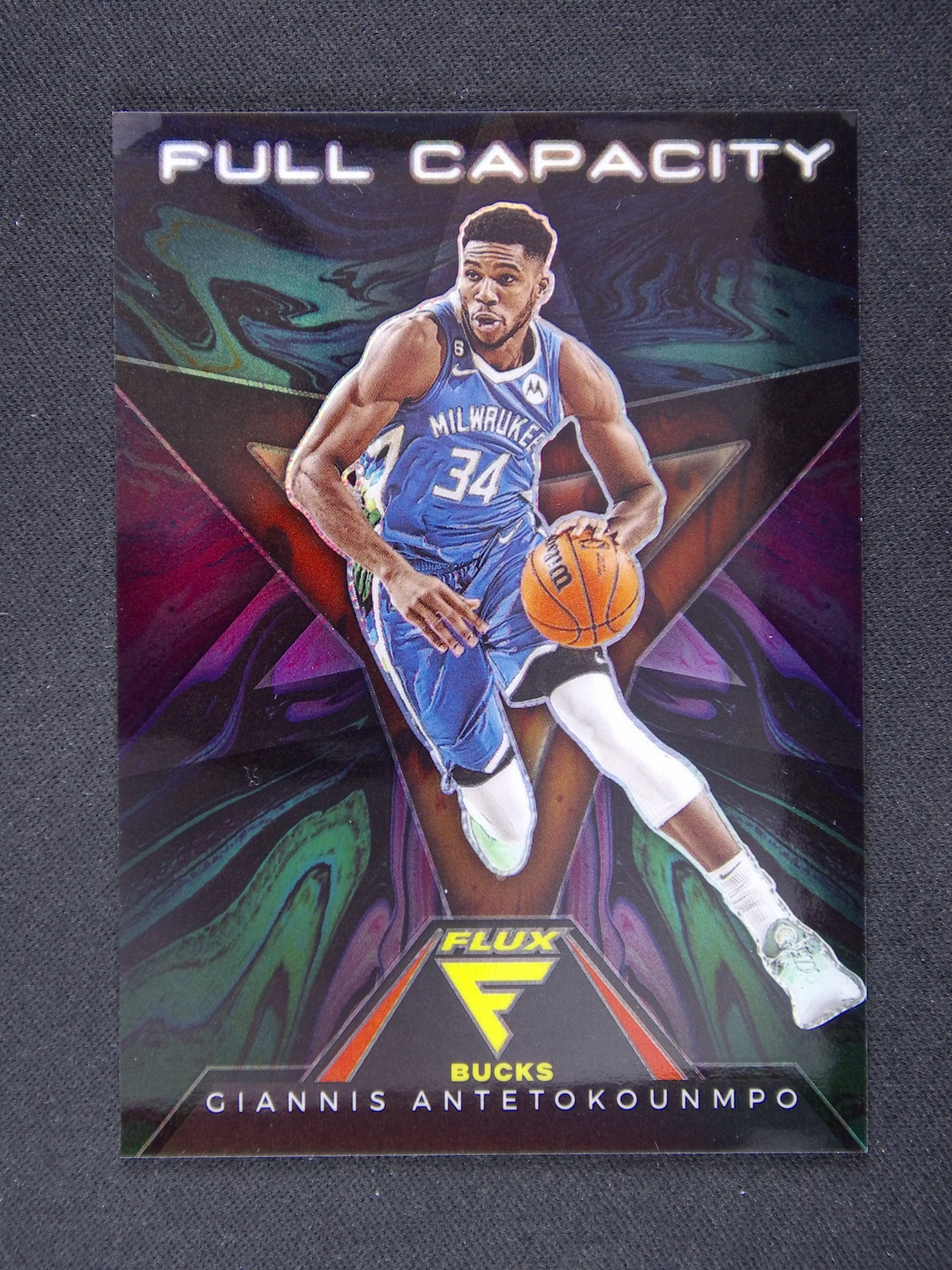 2022-23 Panini Flux Giannis Antetokounmpo #4 Full Capacity SP Case Hit Bucks