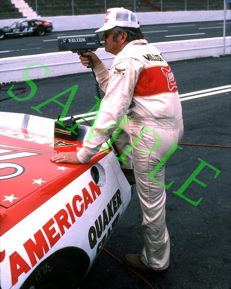 FOTO BRILLANTE DE BOBBY ALLISON #22 MILLER AMERICAN CLOSE UP AT MARTINSVILLE 8X10 #W7 Foto 1 de 1
