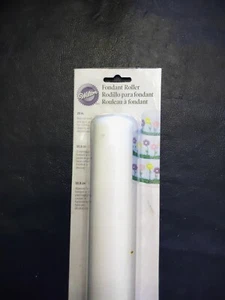 Wilton Fondant Roller 20" X 1.5" NEW IN FACTORY PACKAGING - Picture 1 of 2