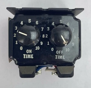 SYRACUSE ELECTRONICS SCCB-1039472 TIME DELAY RELAY 115VAC 1A ON TIME 2HR OFF TIM - Picture 1 of 7