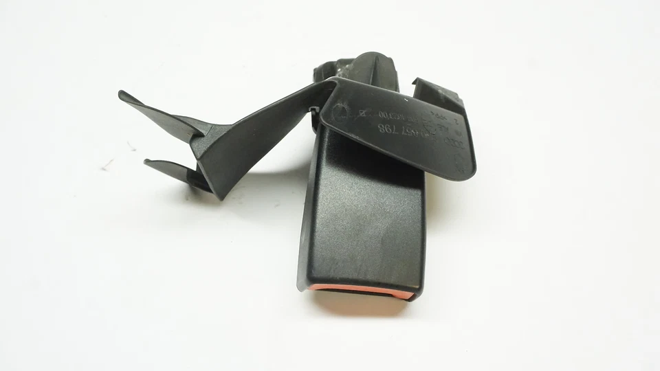 2013-2016 AUDI ALLROAD REAR SEAT BELT BUCKLE RECEIVER RIGHT 8K0857740AC - Image 1 of 3