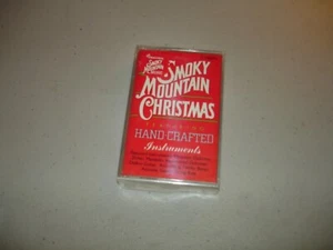 A Smoky Mountain Christmas Featuring Hand Crafted Instruments (Cassette 1988) - Picture 1 of 2