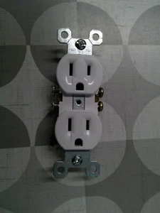 Presa a terra Pass & Seymour / Legrand 3232-W 15A 125V **Spedizione gratuita** - Foto 1 di 3