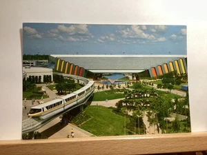 Universe of Energy, Epcot Center: Bay Lake, FL - Vintage Postcard - Picture 1 of 3