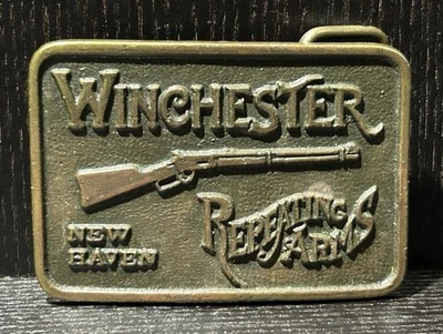 DE COLECCIÓN WINCHESTER BRAZOS REPETITIVOS HEBILLA DE CINTURÓN DE LATÓN New Haven PISTOLAS RIFLES Foto 1 de 3