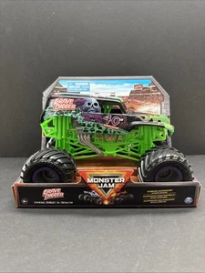 NEW Monster Jam GRAVE DIGGER 40th Anniversary Series 20 Monster Truck 1:24 Scale - Picture 1 of 5