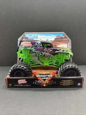 NEW Monster Jam GRAVE DIGGER 40th Anniversary Series 20 Monster Truck 1:24 Scale - Image 1 of 4