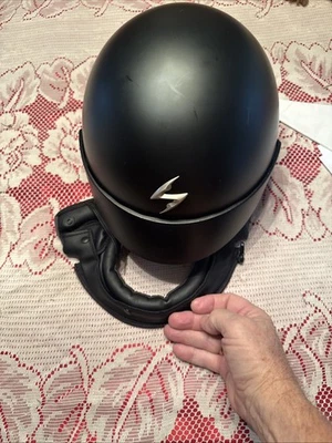 2009 Scorpion EXO 摩托车半头盔带遮阳板黑色中号二手 — 第 1/4 张图片