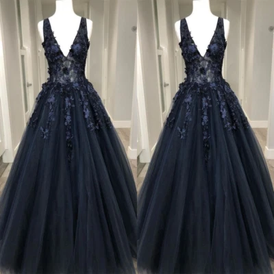 Vestidos de novia góticos azul marino 3D flores cuello en V hombros descubiertos línea A vestidos de novia Foto 1 de 4