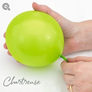Globos de látex Chartreuse macizo de 5" - Suministros para fiestas Qualatex verde lima - 100 quilates - Imagen 1 de 1