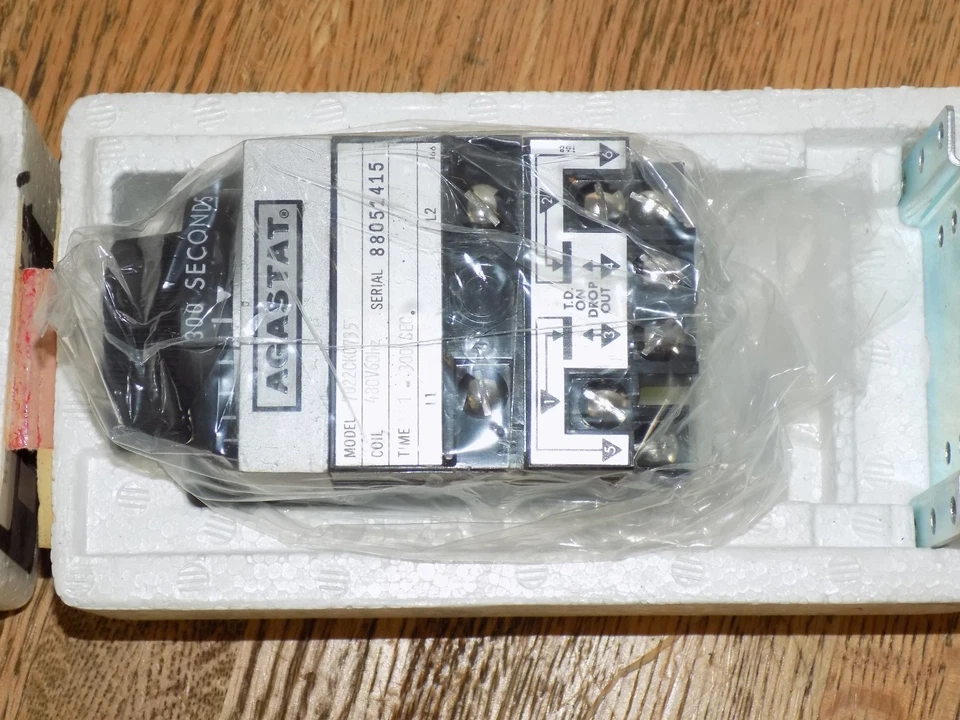 Relé de sincronización AGASTAT 7022ckc735 480 voltios 60 Hz 1-300 segundos de retraso Foto 1 de 1