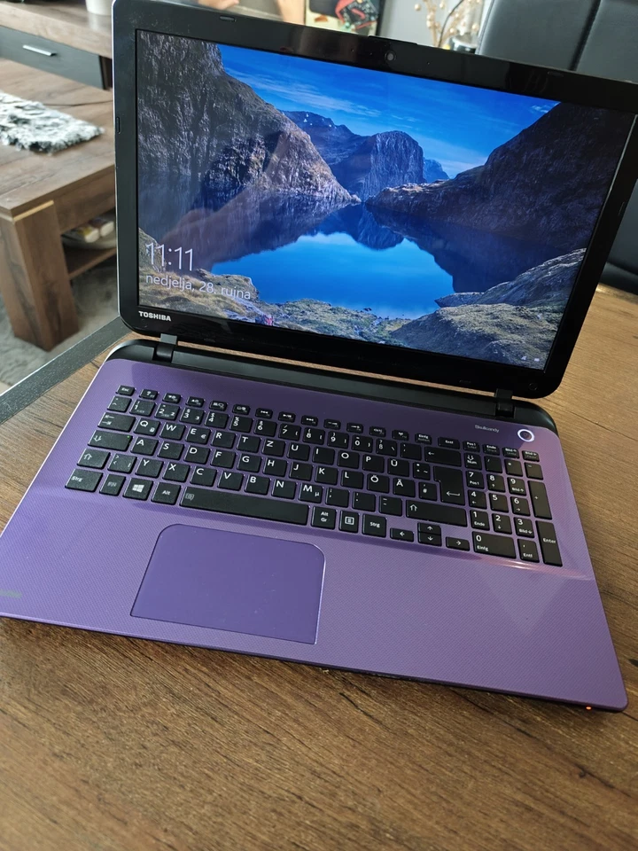 Laptop Toshiba Satellite /Scullcandy 8gbRam 1Tb 4Kerne 1.8GhZ - Bild 1 von 4