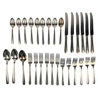 Lote de 31 piezas cubiertos Tudor plateados antiguos hechos por la comunidad Oneida Foto 1 de 4