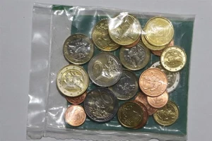 🧭 🇱🇻 LATVIA 2015 EURO STARTER KIT SEALED B86 #103 CG10 - Picture 1 of 3