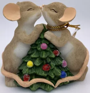Charming Tails Mouse Nuestro Primer Beso-Mas Nuevo 2023 Navidad Estatuilla Ratones 136048 - Imagen 1 de 2