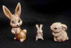 3 estatuillas vintage de conejo marrón de cerámica - Imagen 1 de 17