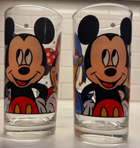 2 vasos vasos de colección Walt Disney Mickey Minnie Donald nunca usados como nuevos - Imagen 1 de 9