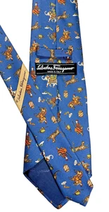 Salvatore Ferragamo Hombres 100% Seda Corbata Tigres Elefantes Azul Hombres Montar Caballos - Imagen 1 de 3