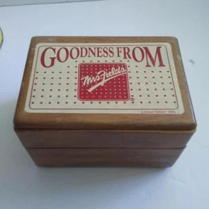 Mrs Fields Goodness Limited Edition 1985 Wooden Recipe Box Vintage Cookies - Picture 1 of 5