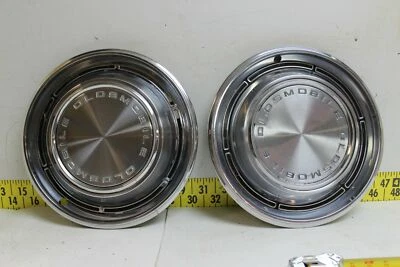 Tapacubos usados OEM GM 14" 00399472 1968 Oldsmobile Cutlass F-85 (3128 Foto 1 de 4