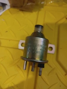 NOS PIERBURG Vacuum Idle 2-way Switch ChangeOver Valve Mercedes W08,W111,W113., - Foto 1 di 3