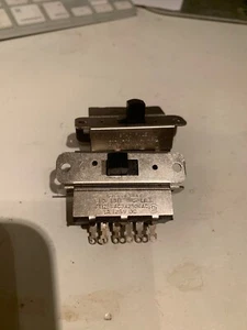 Interruptor de deslizamiento de encendido/apagado de 2 postes de apilamiento 125 V CA 3 amperios 12 pines - Imagen 1 de 2