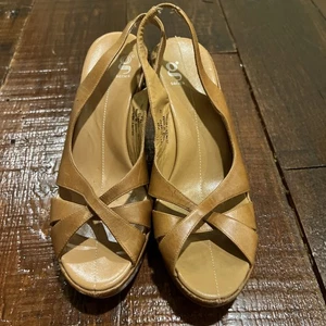 Womens NIKE AIR G SERIES Camel color slingback 4" wedge sandals, Size 7 B - Picture 1 of 5