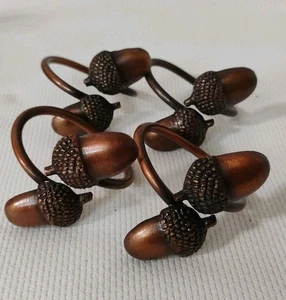 Set di 4 anelli per tovaglioli in ghianda tono ottone - Foto 1 di 6