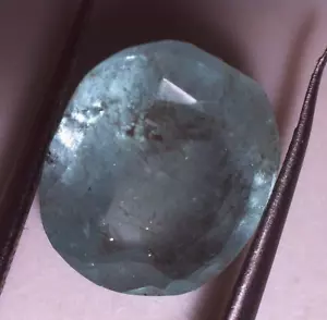 Esmeralda de 3,65 cts natural sin tratar ovalo reflejo azul verdoso (rara) - Imagen 1 de 18