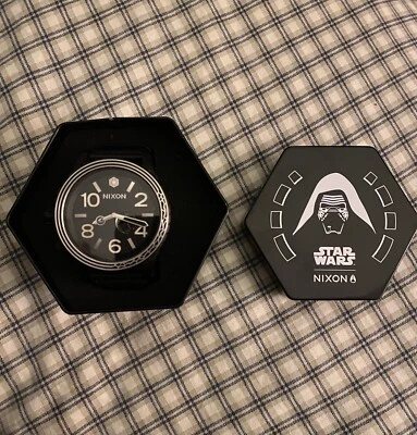 Reloj Nixon Star Wars Kylo Ren 51-30 con correa de cuero  Foto 1 de 3