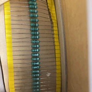 Lotto di 10 Induttori Assiali Rivestiti EC38-100K 10 µH 3A - Picture 1 of 2