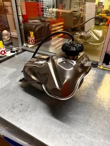 CRF450X + CRF450L Gas Fuel Tank Titanium 17510-MKE-A50 + OEM Screw Cap - Bild 1 von 4