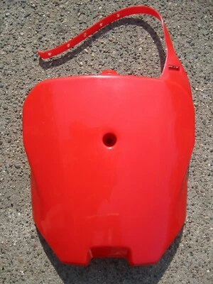 КРАСНЫЙ XR100 CRF100 CRF80 XR 80 100 ПЕРЕДНИЙ НОМЕРНОЙ ЗНАК HONDA 85-13 ЗНАЧОК - Изображение 1 из 3