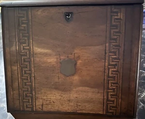 Antigua caja de escritura/caja de secretaria de escritorio. Plegable hacia abajo al frente con pendiente de escritura - Imagen 1 de 8