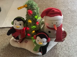 Hallmark Jingle Pals 2006 MUY ALEGRE TRÍO Singing Light muñeco de nieve pingüinos nuevo - Imagen 1 de 3