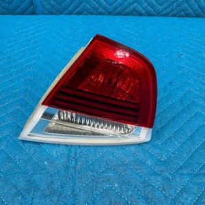 2006–2008 BMW 325i E90 Right Rear Inner Trunk Lid Tail Light OEM 6937460/276402 - Bild 1 von 9