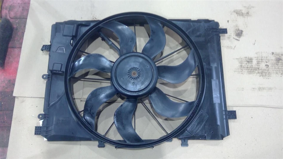 2015 Mercedes-Benz GLA250 RADIATOR FAN ASSEMBLY 1420155 - Изображение 1 из 4