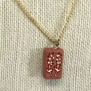 collana terracotta terra cotta = con etichette disegno fiori ceramica piastrella artigiana - Foto 1 di 7